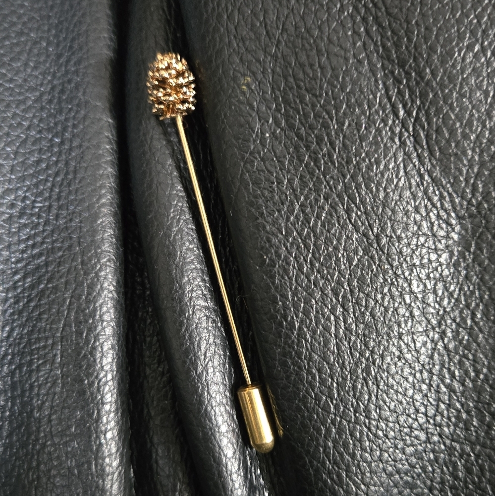 Gold/bronze Artizan Mini Pinecone Tie Pin - Picture 3 of 3